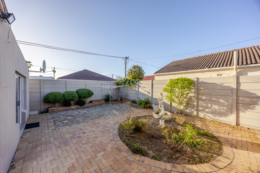 3 Bedroom Property for Sale in Lakeside Western Cape